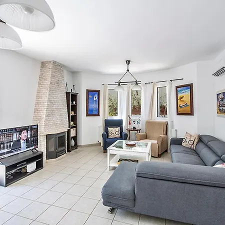 Villa In Sleeps 6 Includes Swimming Pool And Air Con 9 Protaras