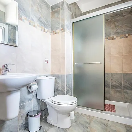 In Sleeps 6 Includes Swimming Pool And Air Con 9 Villa *