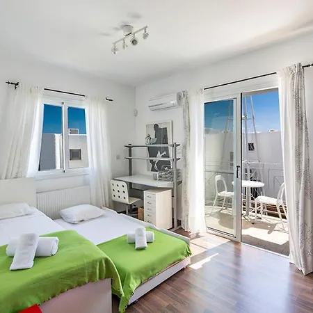 In Sleeps 6 Includes Swimming Pool And Air Con 9