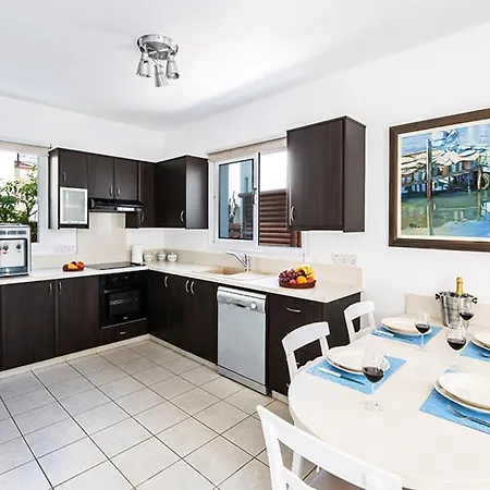 In Sleeps 6 Includes Swimming Pool And Air Con 9 Protaras